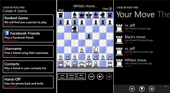 Amigos jogam xadrez em seus smartphones online